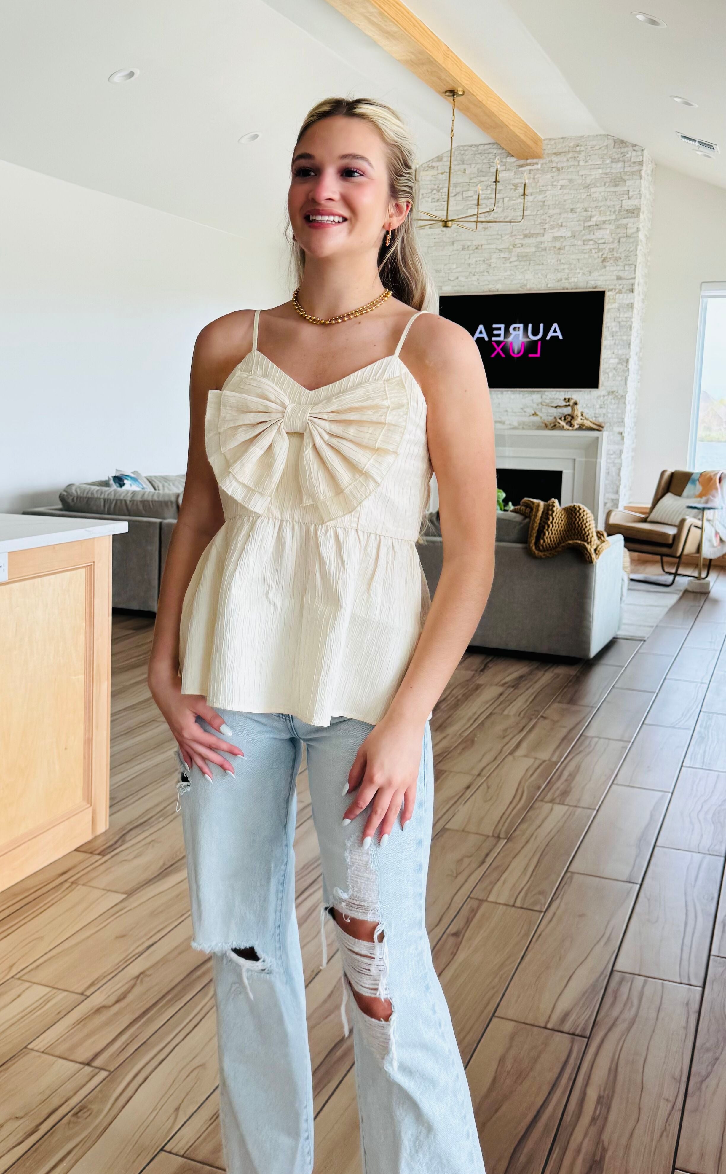 ECRU BABYDOLL TEXTURED BOW TOP in a stylish setting, showcasing its flattering relaxed fit and elegant design by Heyson.