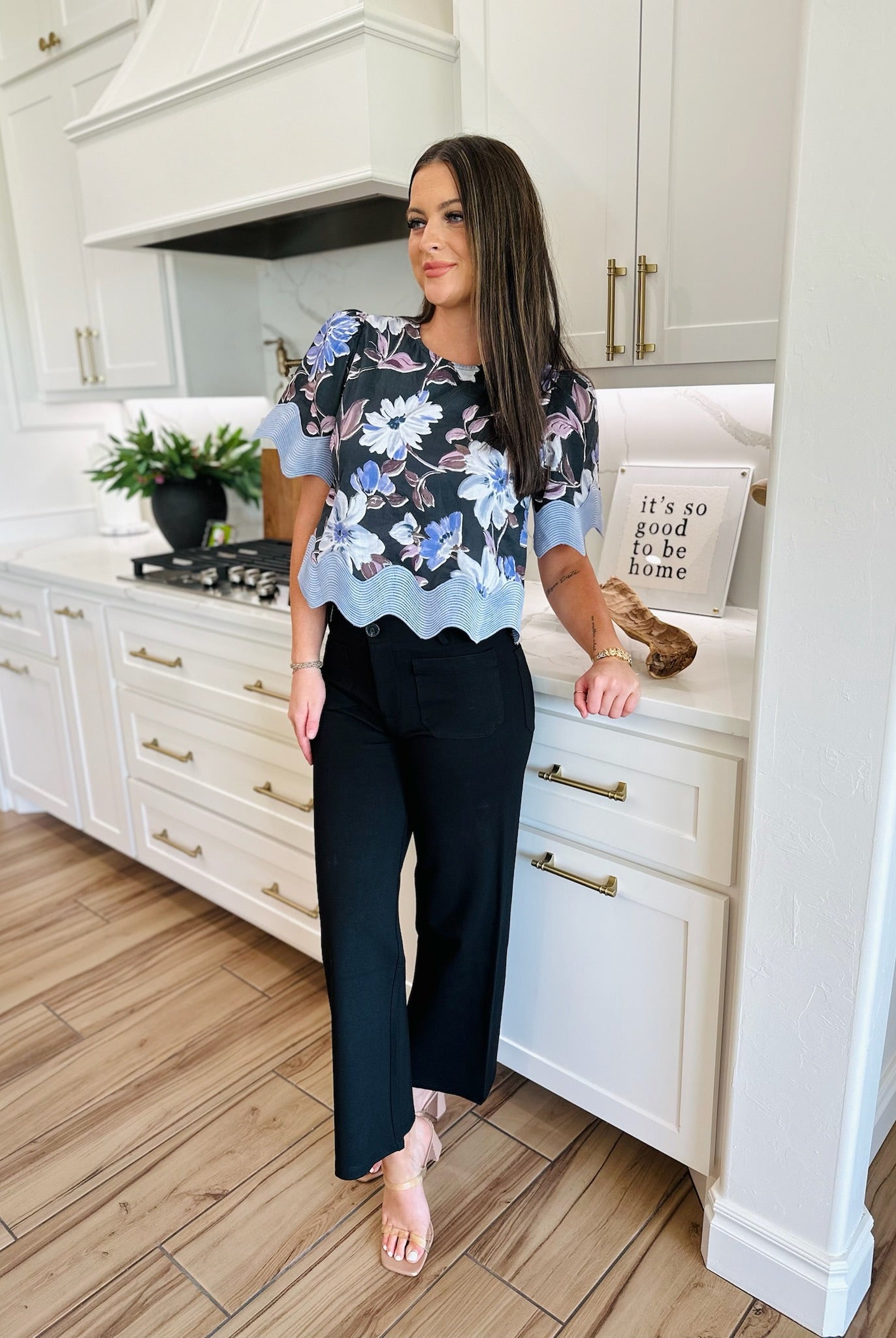 BLACK ENTRO FLORAL TOP W/PURPLE BAND