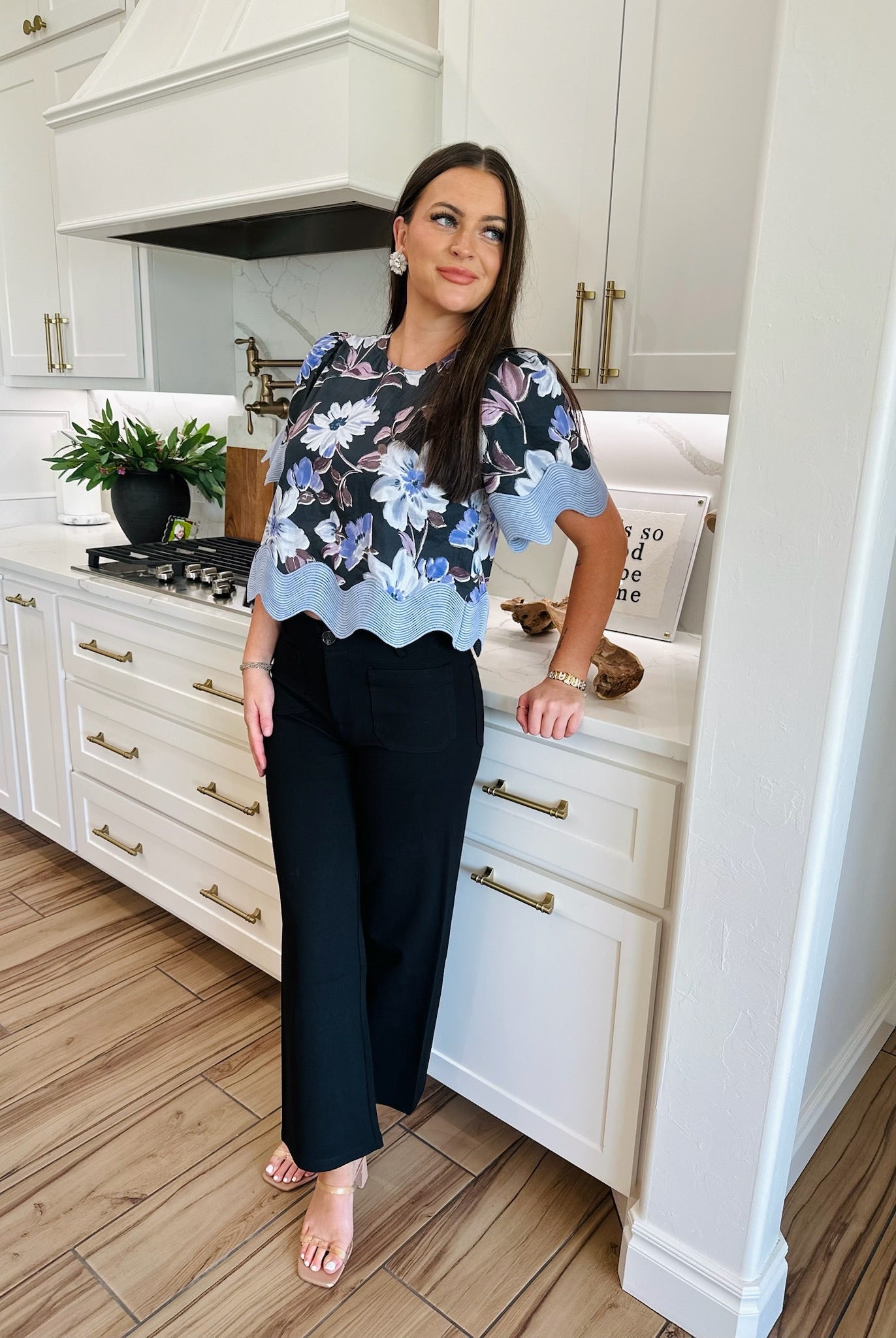 BLACK ENTRO FLORAL TOP W/PURPLE BAND