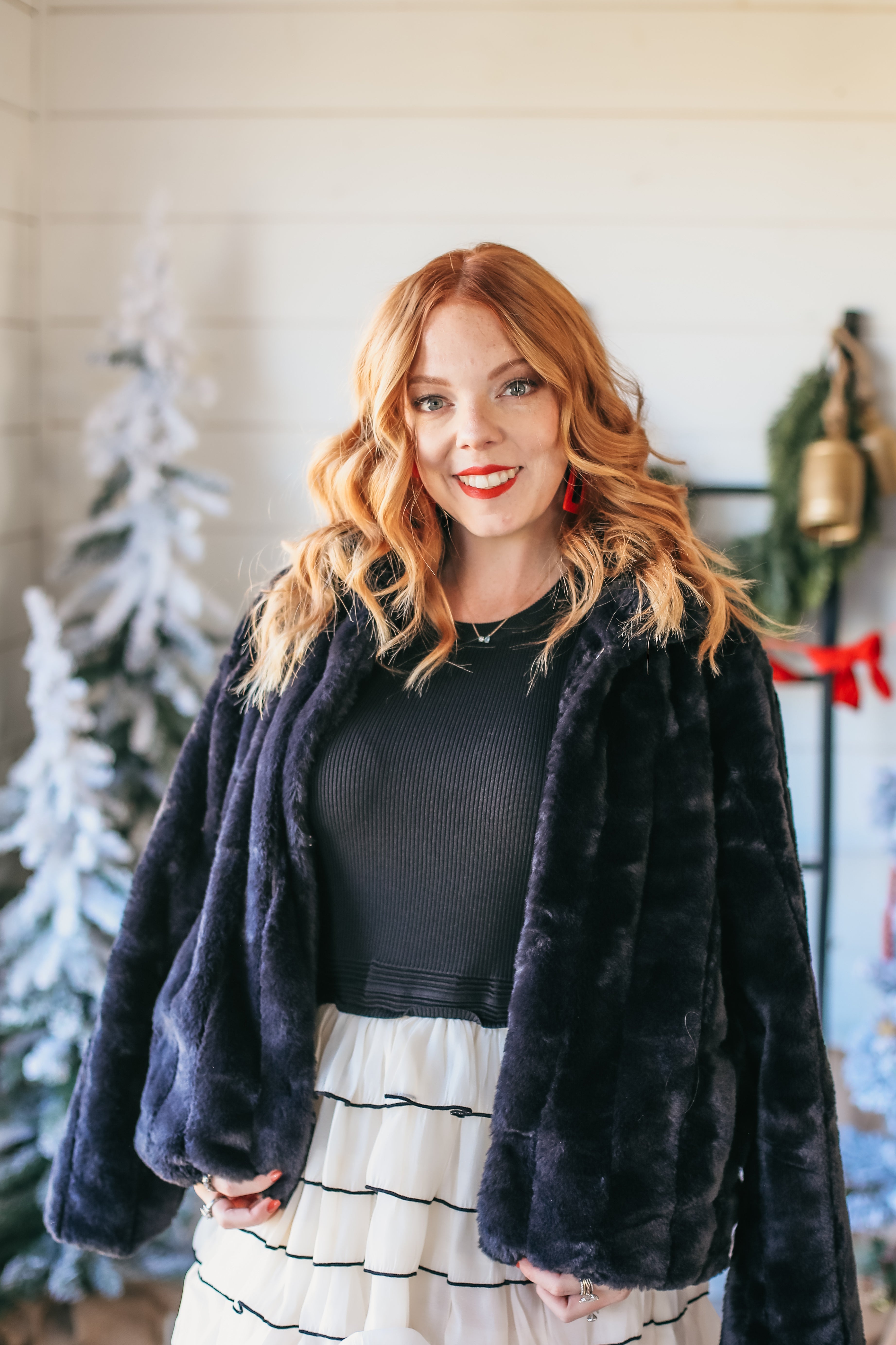 BLACK FAUX FUR JACKET - Tops