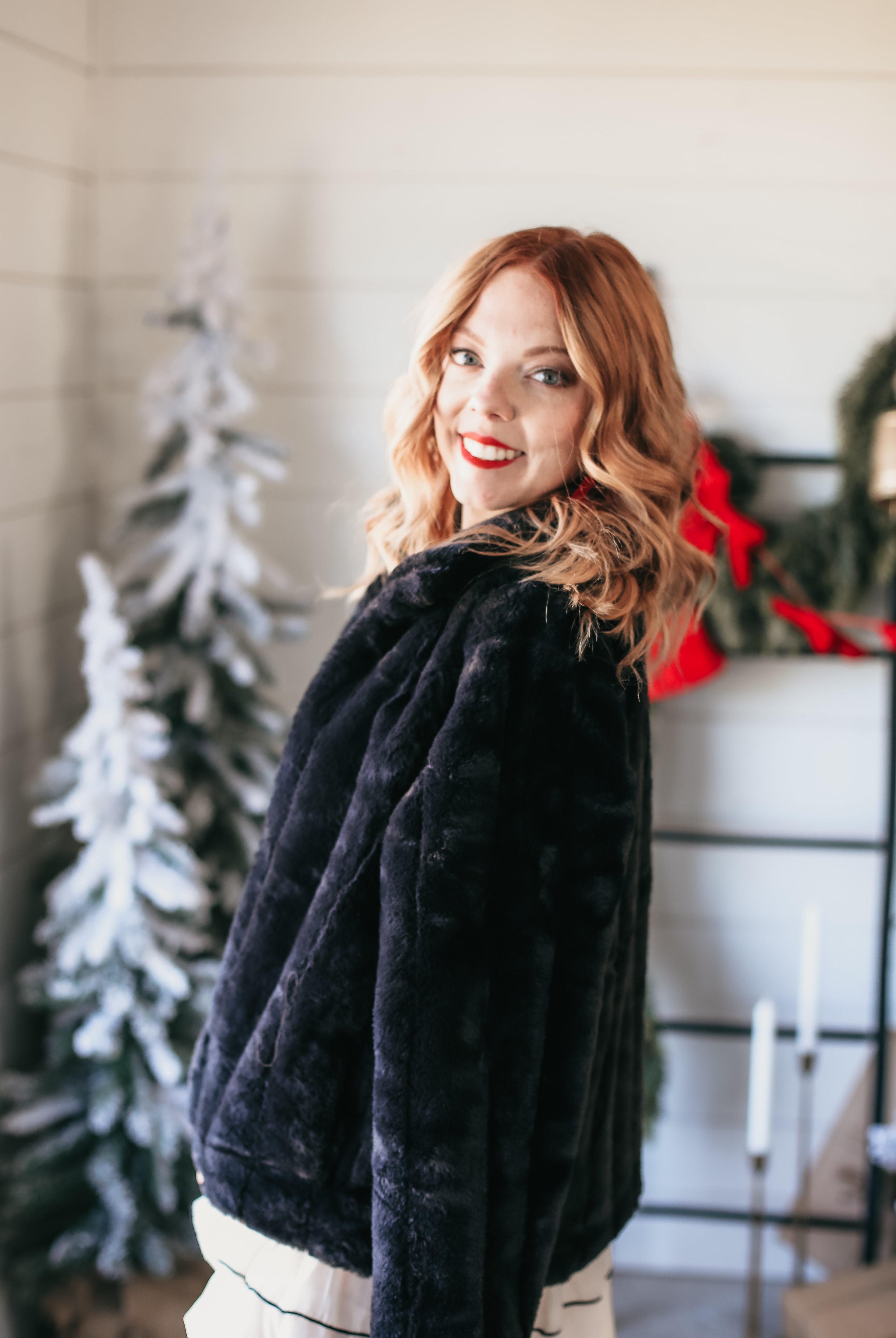 BLACK FAUX FUR JACKET - Tops