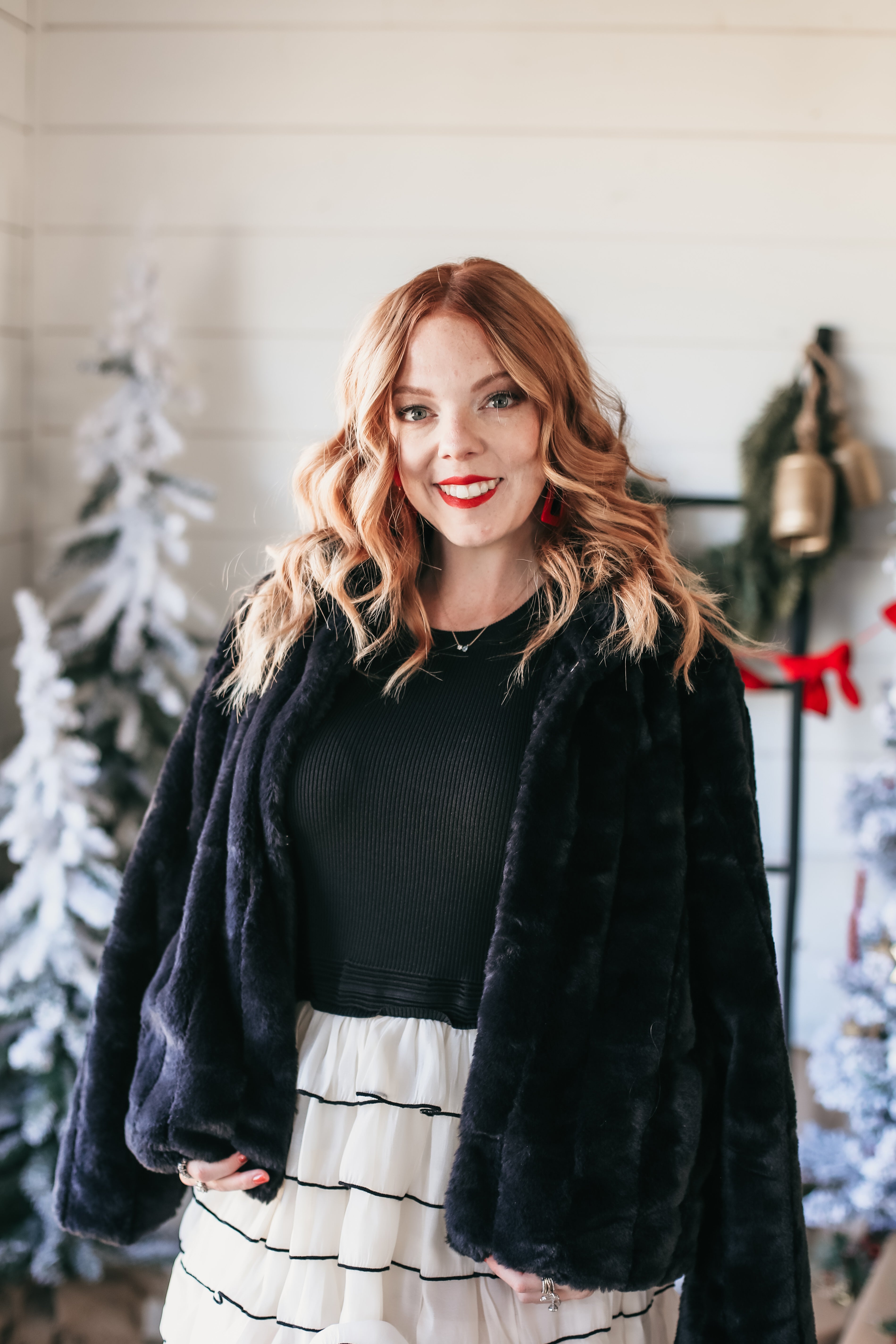 BLACK FAUX FUR JACKET - Tops