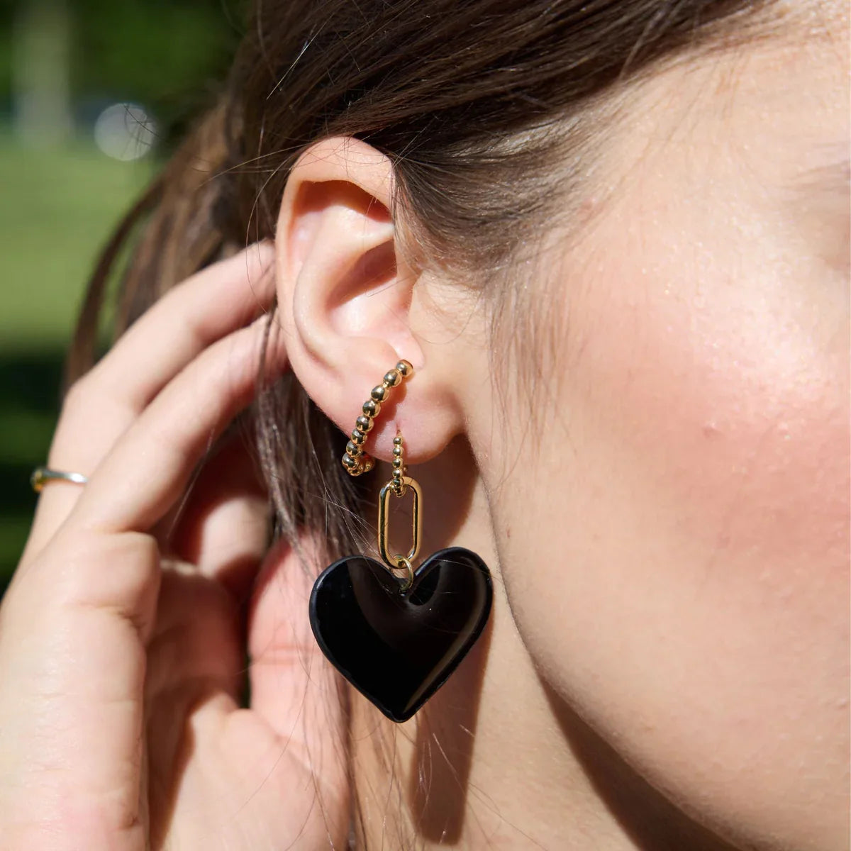 BLACK GLOSS RUBY HEART EARRINGS - Earrings