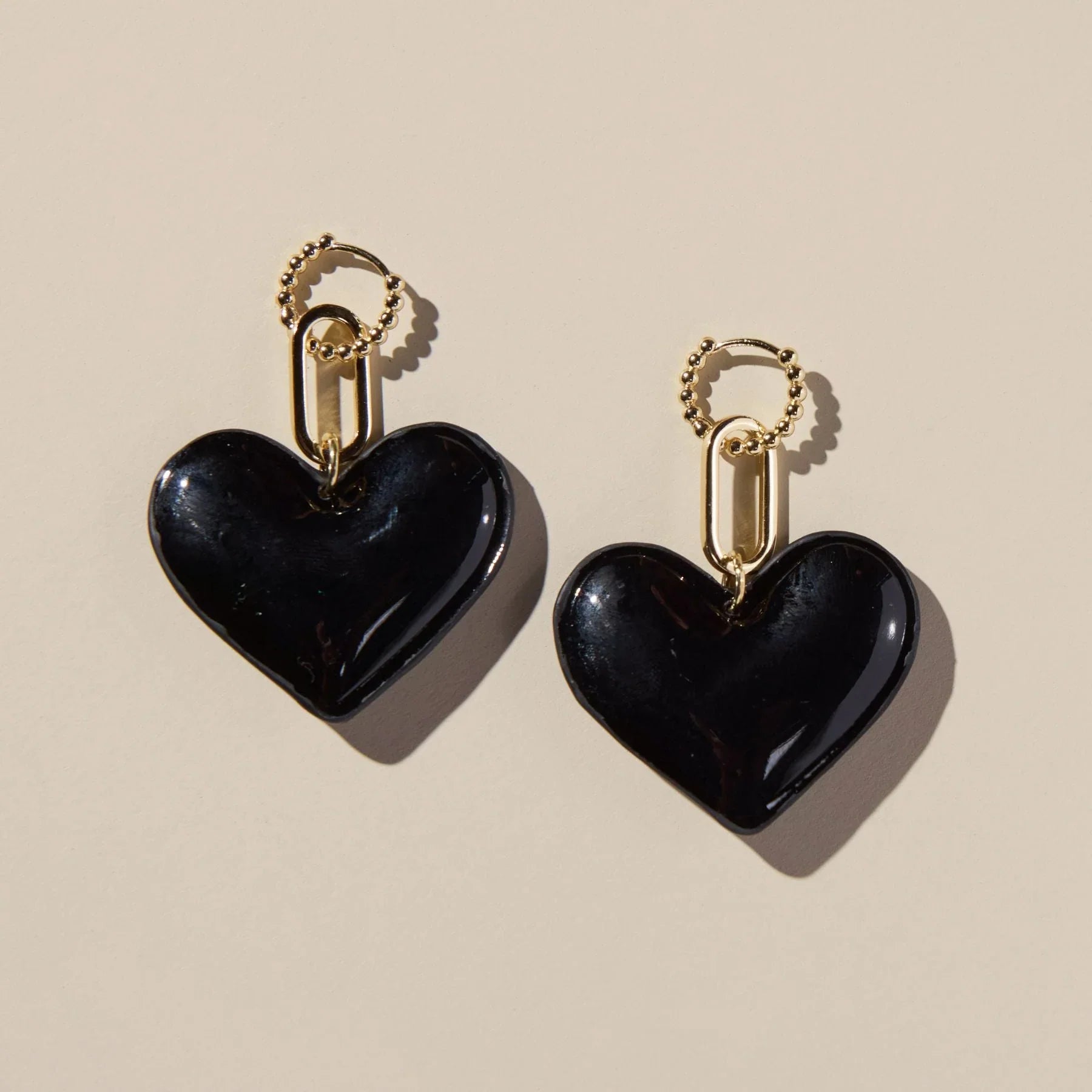 BLACK GLOSS RUBY HEART EARRINGS - Earrings