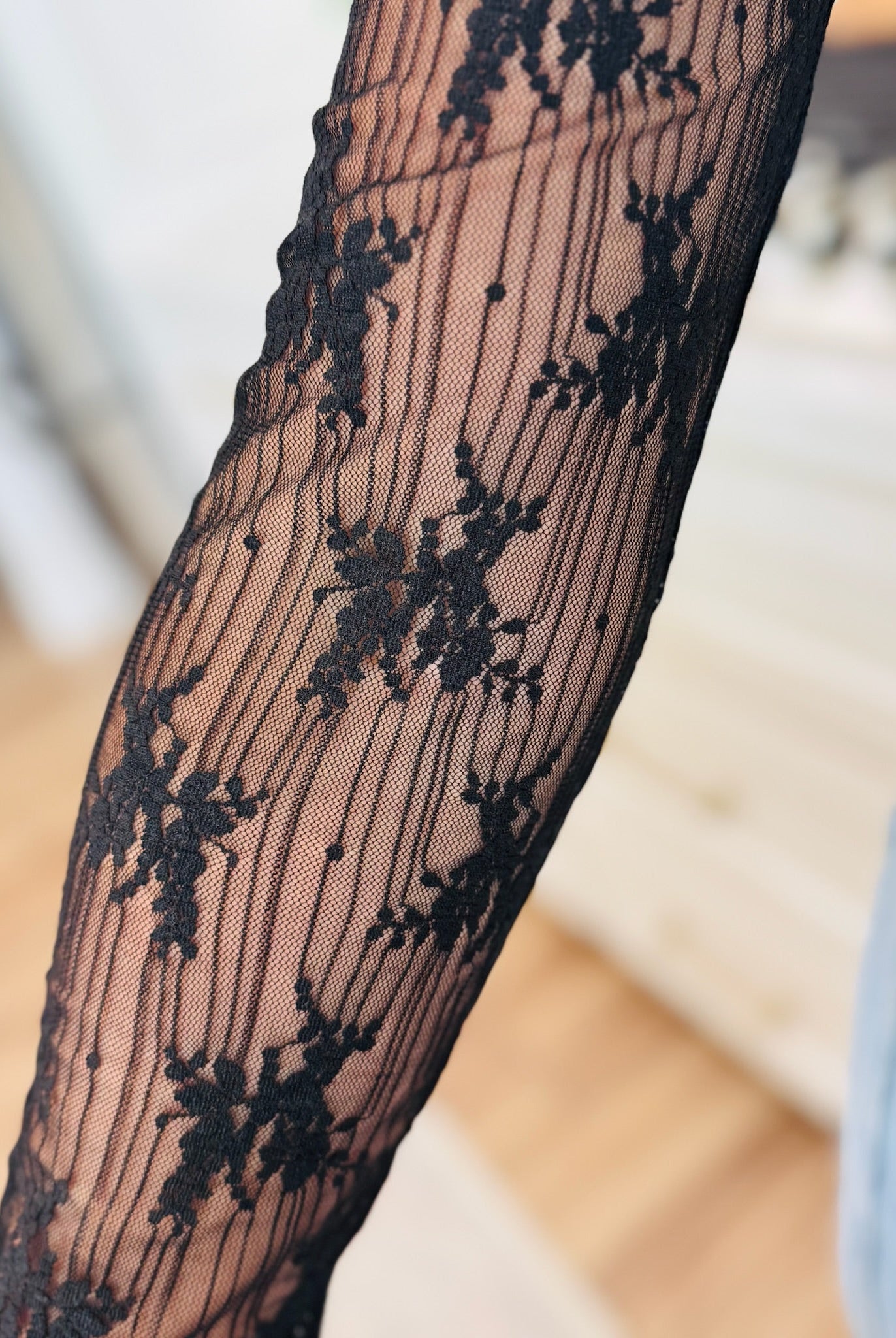 BLACK RIBBON FLORAL SHEER TOP