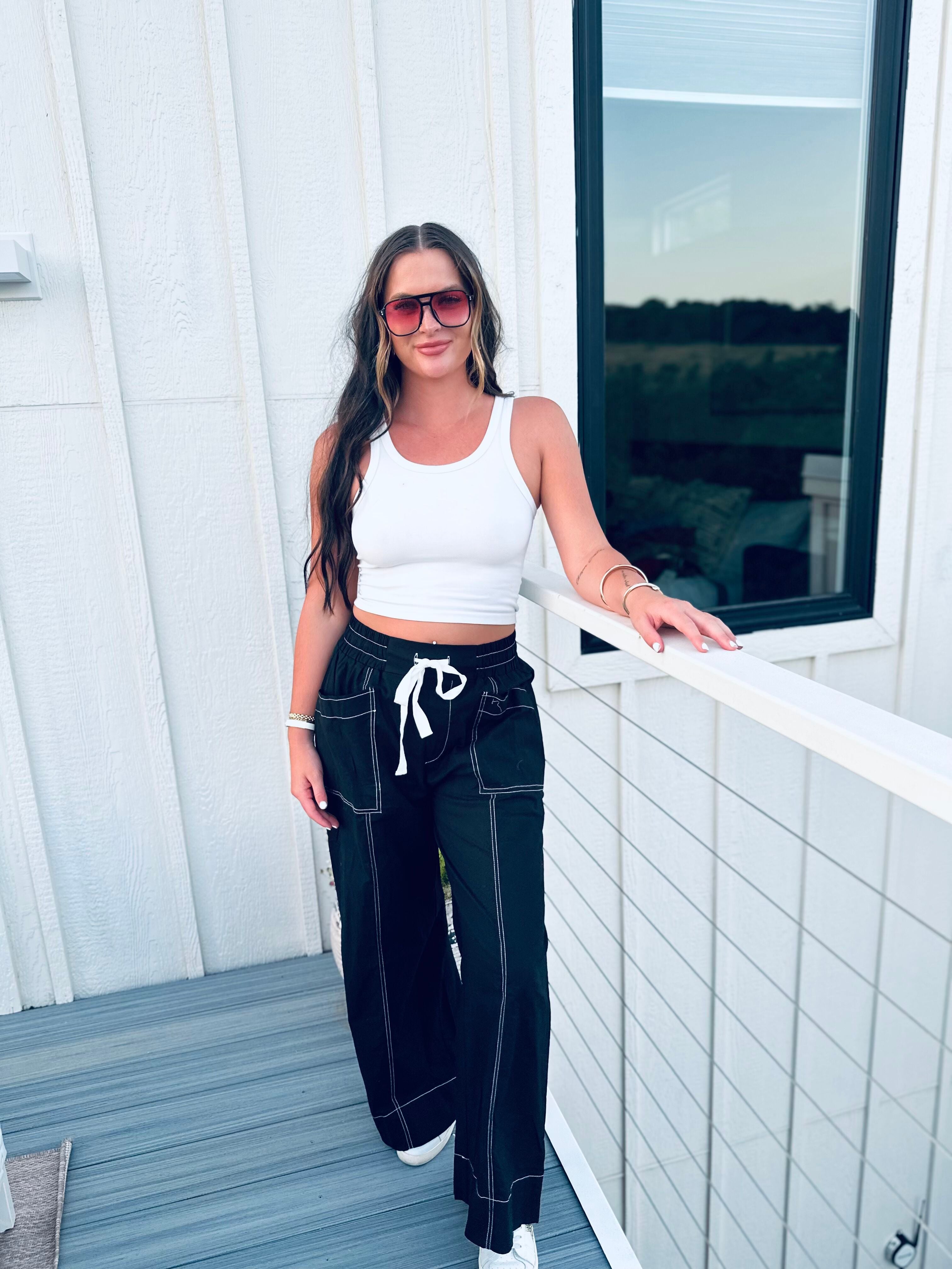 BLACK SOLID HIGH-WAIST DRAWSTRING WIDE-LEG PANTS BY ENTRO - Bottoms