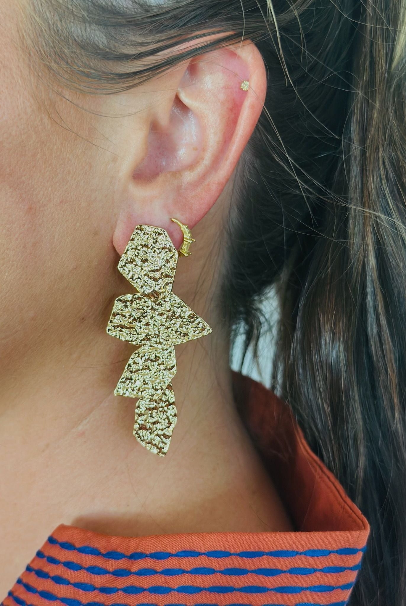 ELECTRA STATEMENT EARRINGS- HAMMERED GOLD BY LINNY CO - Earrings