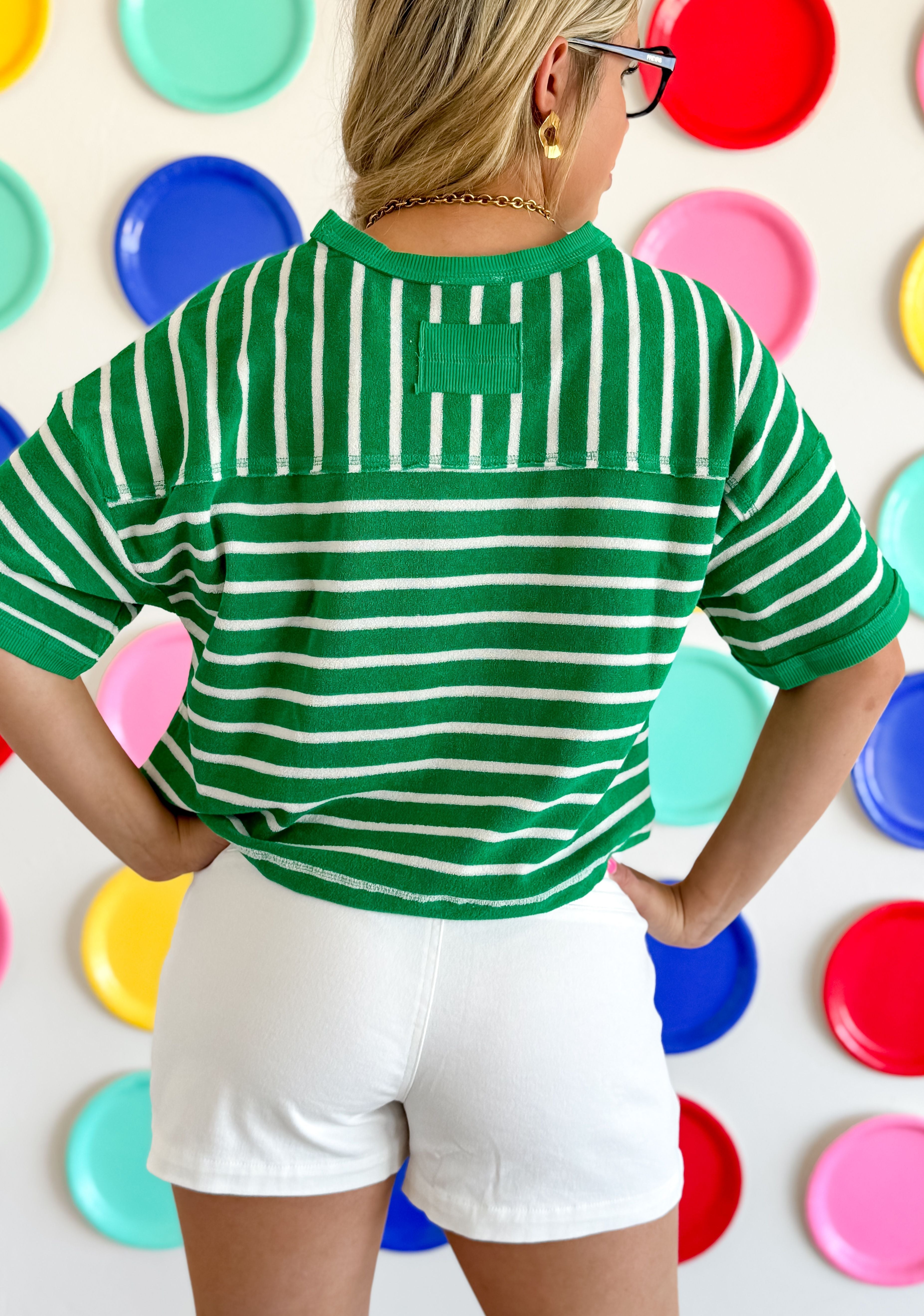 Close-up of Entro White Woven Shorts detailing, featuring practical front pockets and a clean woven texture for a polished look.