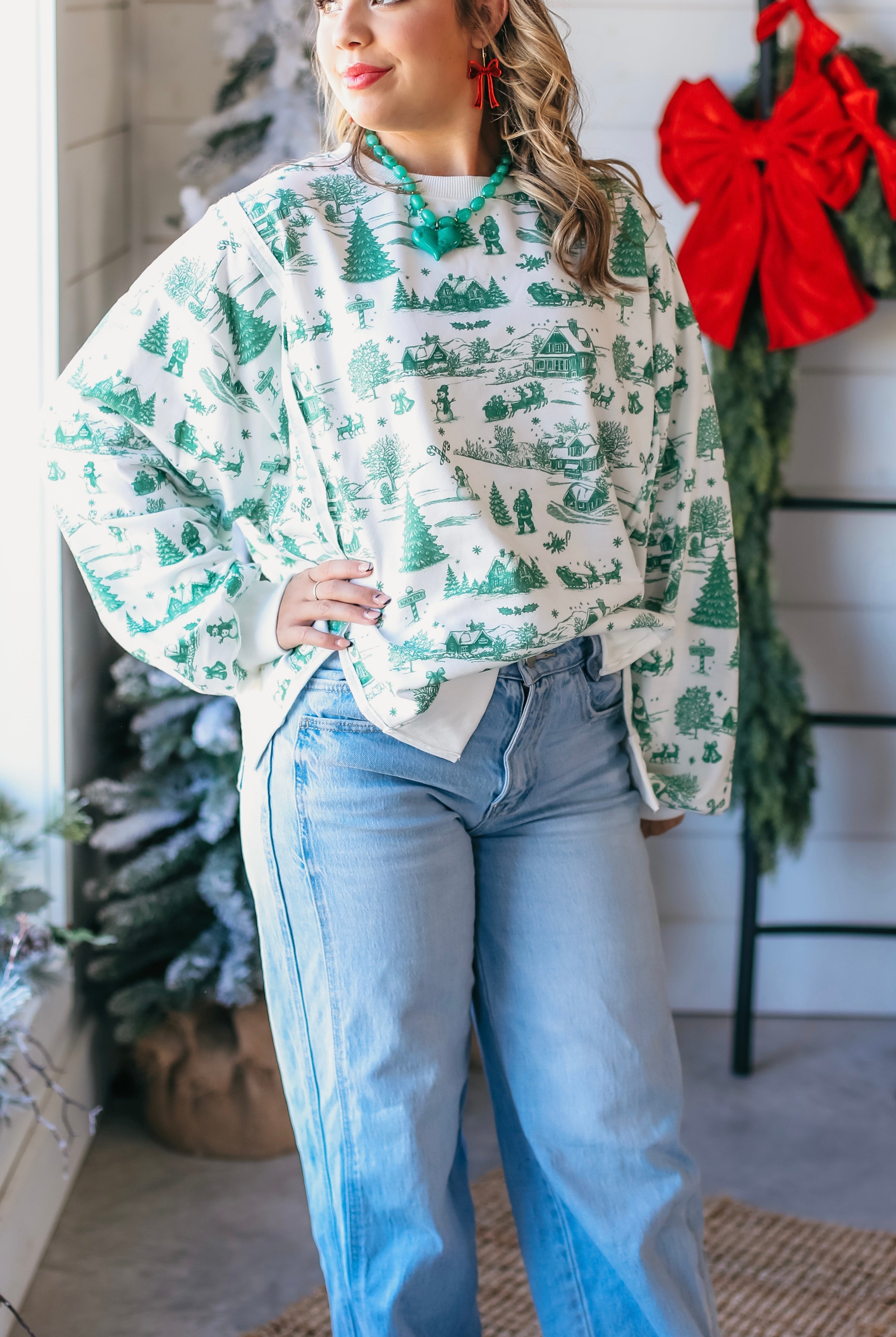 GREEN AND WHITE CHRISTMAS VILLAGE TOILE PRINT SWEATSHIRT - Tops