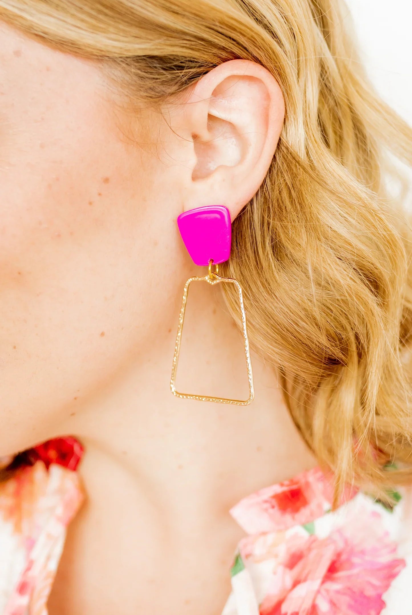 Kaelyn Magenta LightweightKaelyn Magenta Lightweight Glossy Black Earrings with Gold-Plated PendAurea Lux Collective