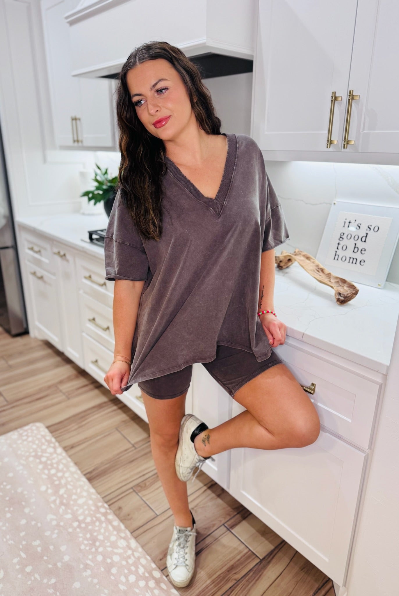 LALAMIA CHOCOLATE BOXY V NECK T-SHIRT - Tops