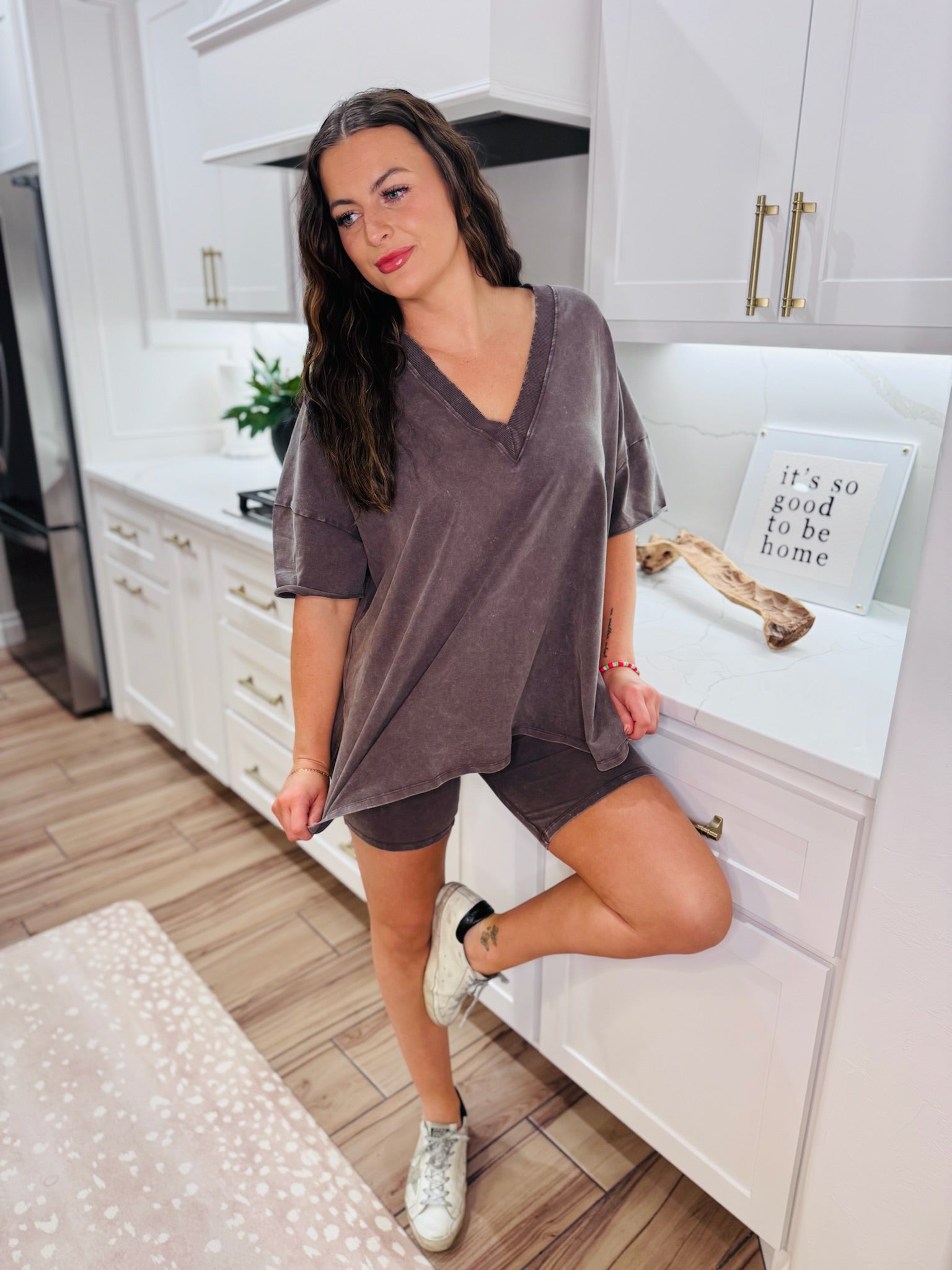 LALAMIA CHOCOLATE BOXY V NECK T-SHIRT - Tops