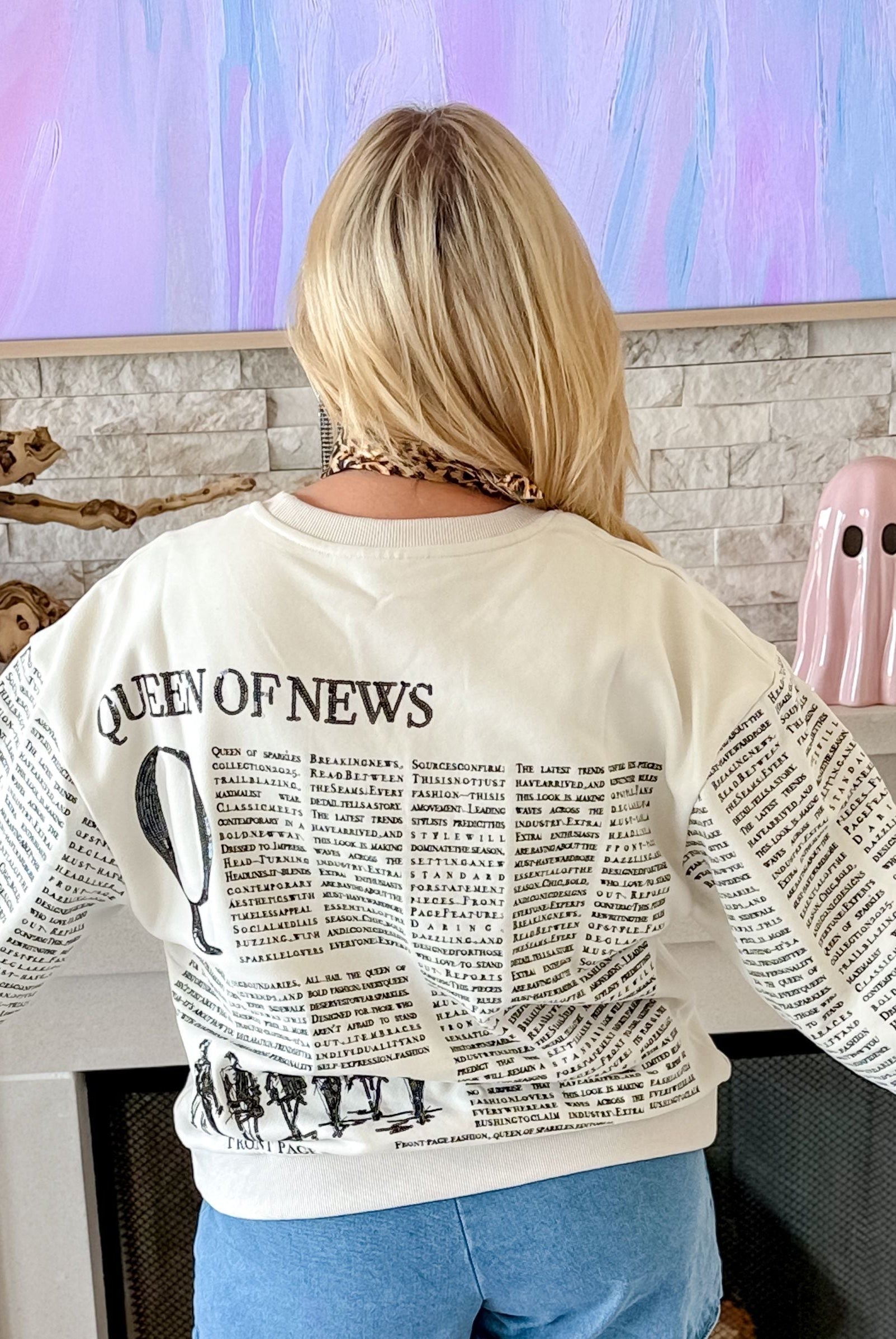 QUEEN OF SPARKLES ’QUEEN OF NEWS’ SWEATSHIRT - Tops