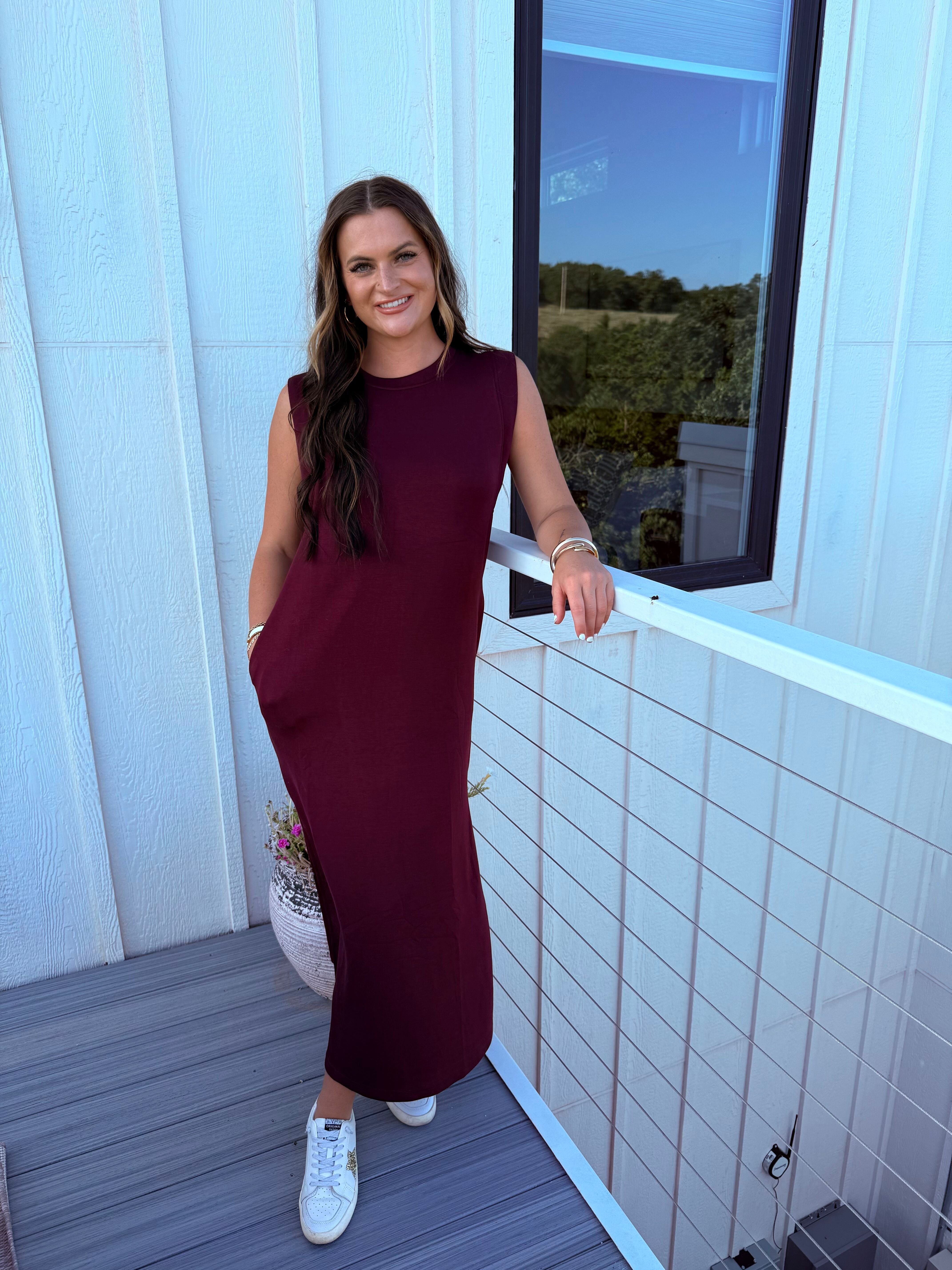 WINE SOLID KNIT SIDE-SLIT MIDI DRESS BY ENTRO - Dress