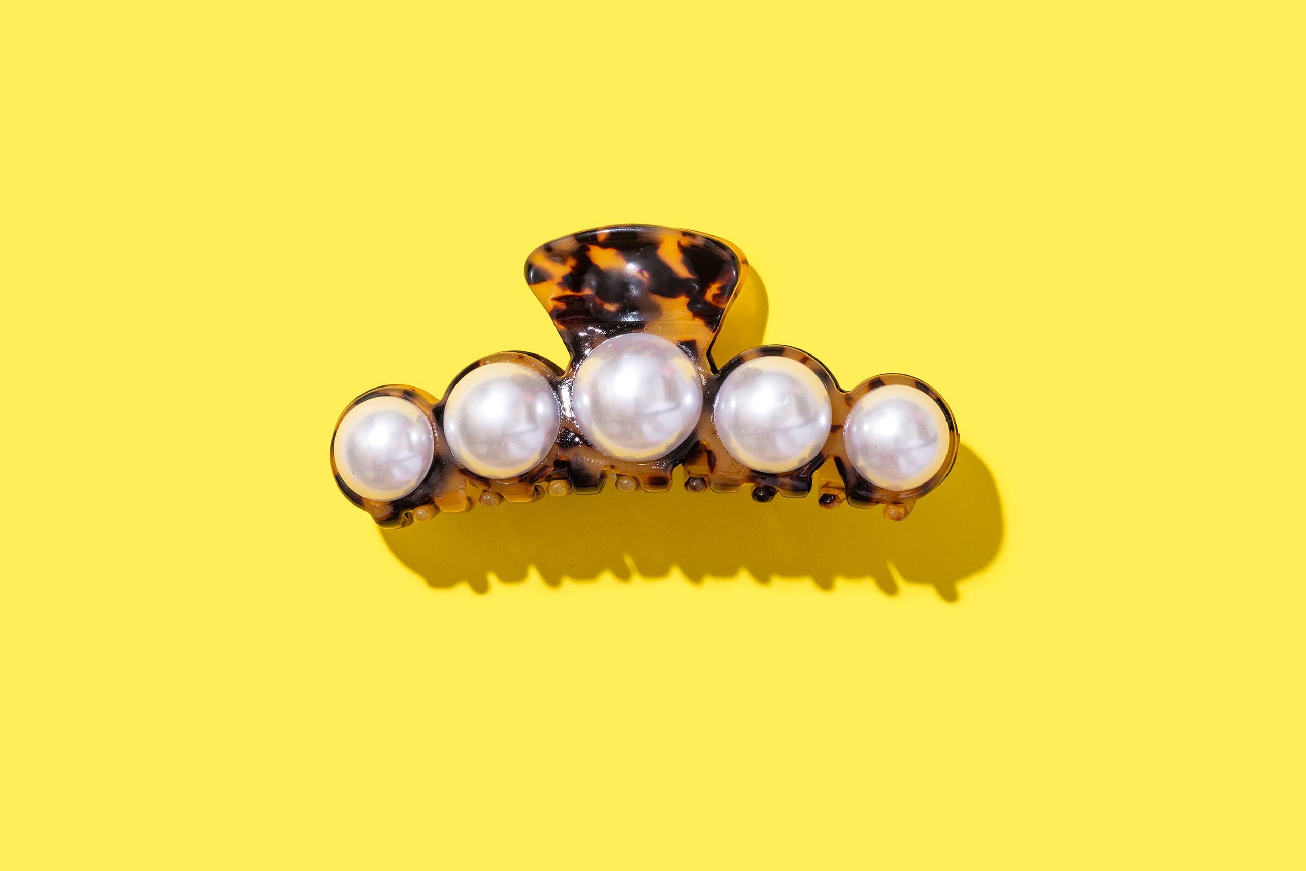Stylish Claw Hair Clip in Brown and Black Tortoise Design with Elegant Pearl Beads, Perfect for Everyday Wear