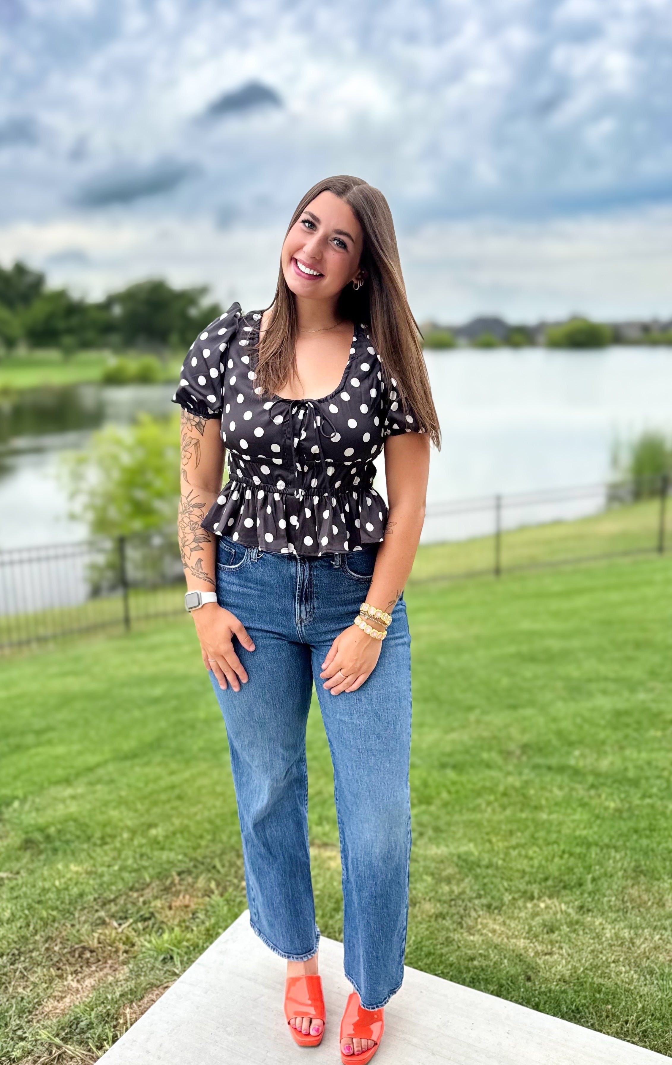 BLACK AND WHITE POLKA DOT TOP PUFF SLEEVE