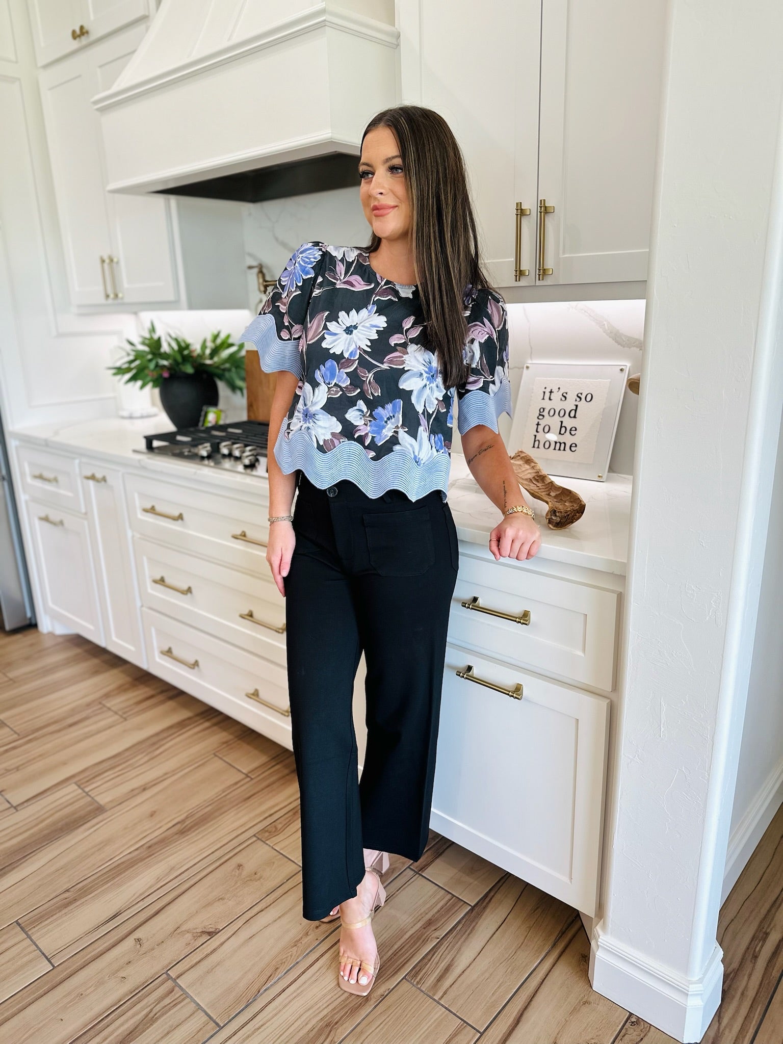 BLACK ENTRO FLORAL TOP W/PURPLE BAND