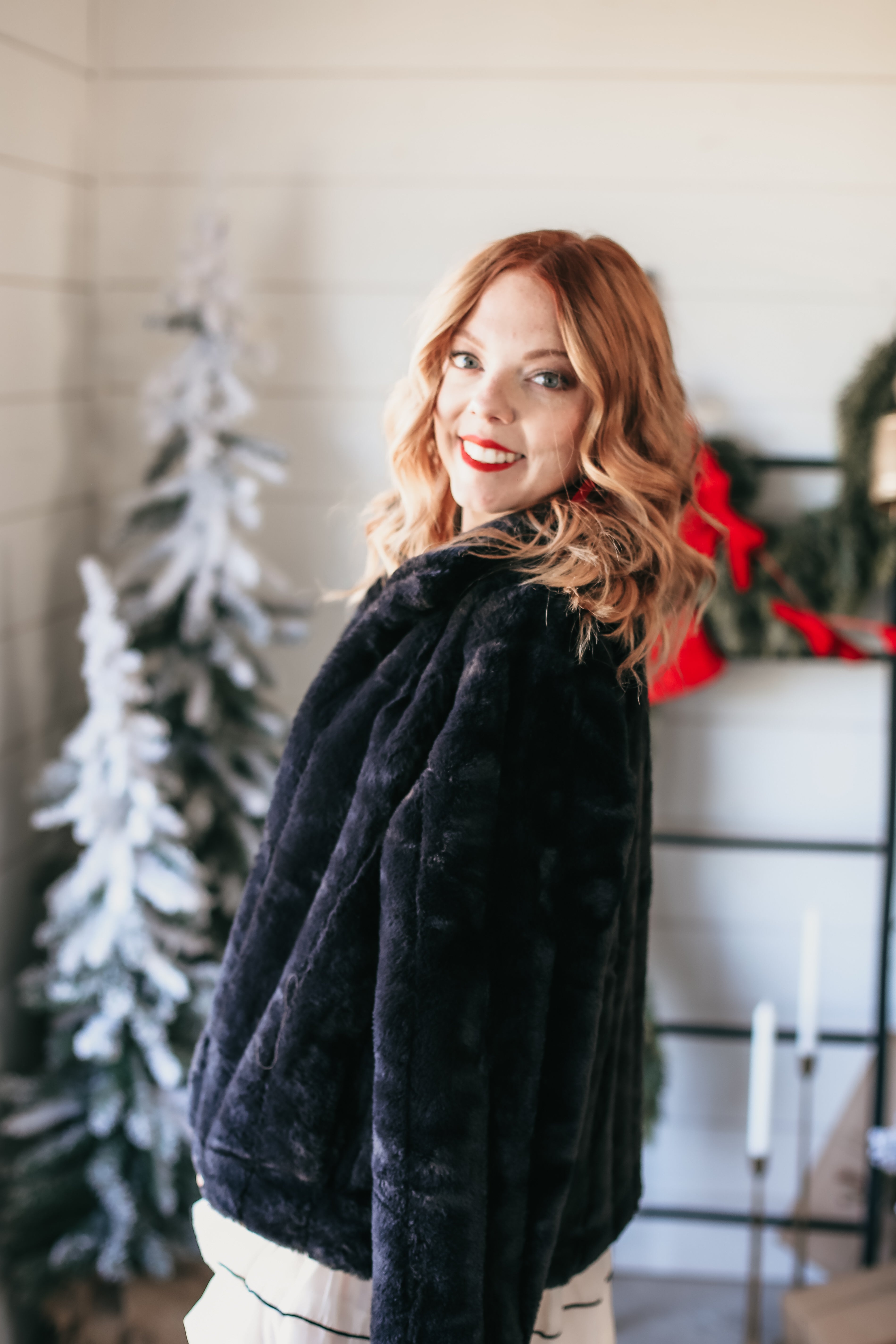 BLACK FAUX FUR JACKET - Tops