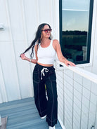 BLACK SOLID HIGH-WAIST DRAWSTRING WIDE-LEG PANTS BY ENTRO - Bottoms