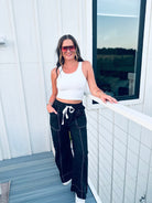 BLACK SOLID HIGH-WAIST DRAWSTRING WIDE-LEG PANTS BY ENTRO - Bottoms