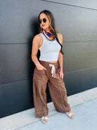 BROWN SOLID HIGH WAIST DRAWSTRING WIDE LEG PANTS BY ENTRO - Bottoms