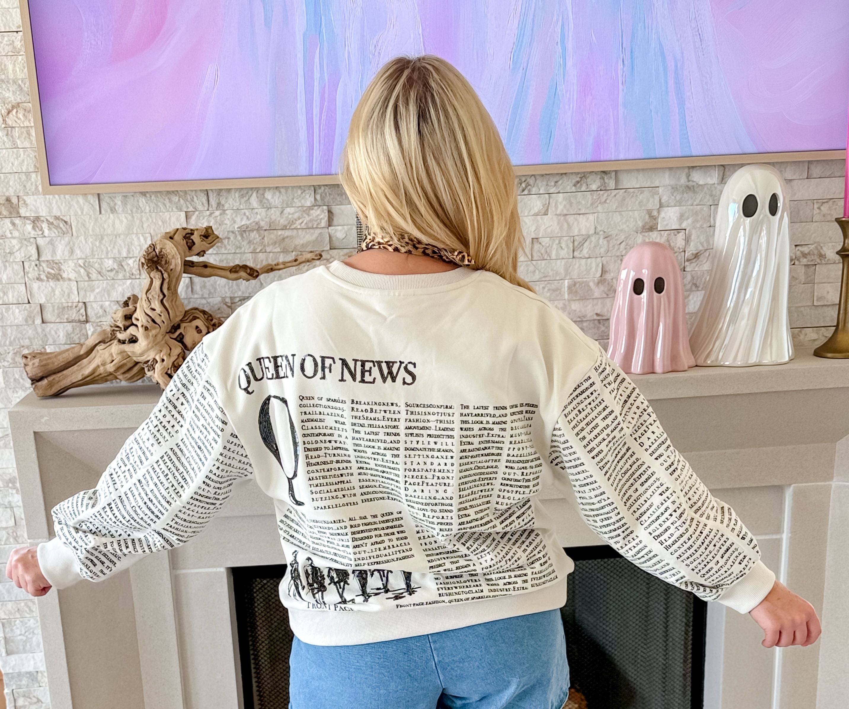 QUEEN OF SPARKLES ’QUEEN OF NEWS’ SWEATSHIRT - Tops
